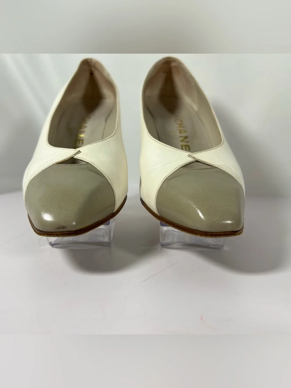 7248: Chanel Vintage Two Tone Leather Pumps Ivory Taupe 35.5